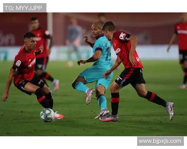 瓦伦西亚客场不敌马略卡，遭遇联赛两连败：解读西甲豪门的困境与挑战